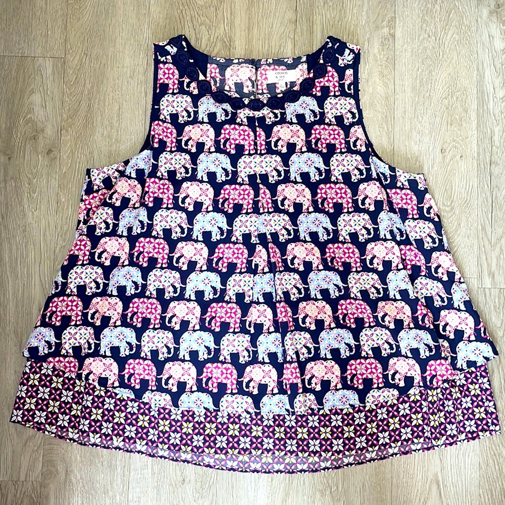 Crown & Ivy sleeveless tiered top!